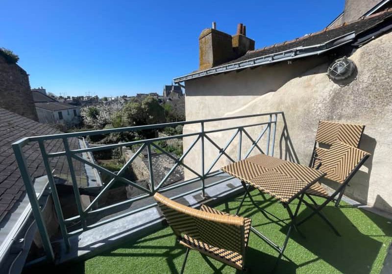 Terrasse avec vue – L’escale de Saint-Patern Terrasse sur les toits avec vue de l’escale de Saint-Patern à Vannes